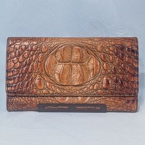 🔷EUC Brahmin Tri-fold wallet in Toasted Almond